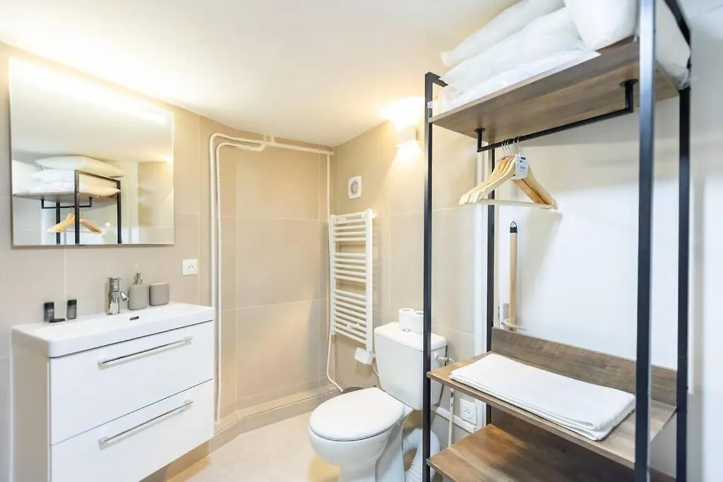 Apartment Studio Refait A Neuf Bastille Paris